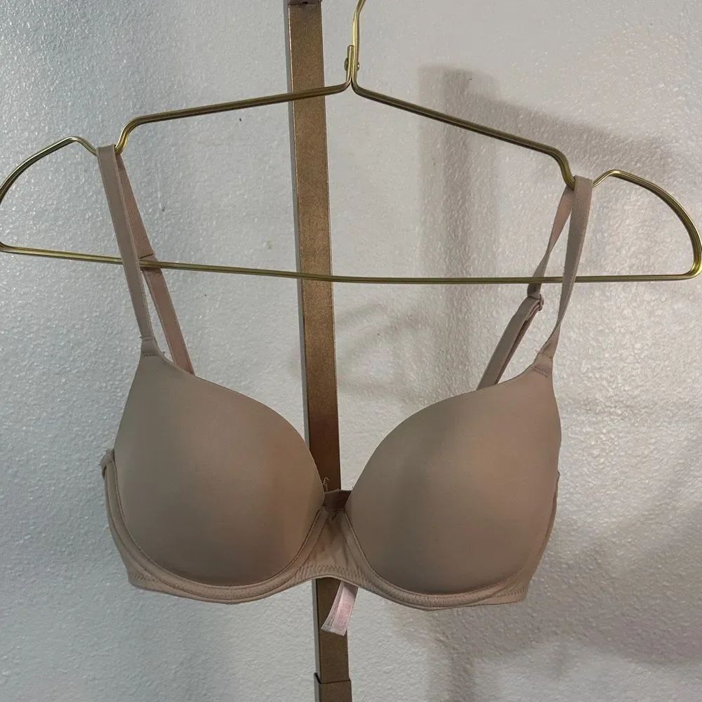 PINK Victoria's Secret Light Tan Tshirt Bra- 32D